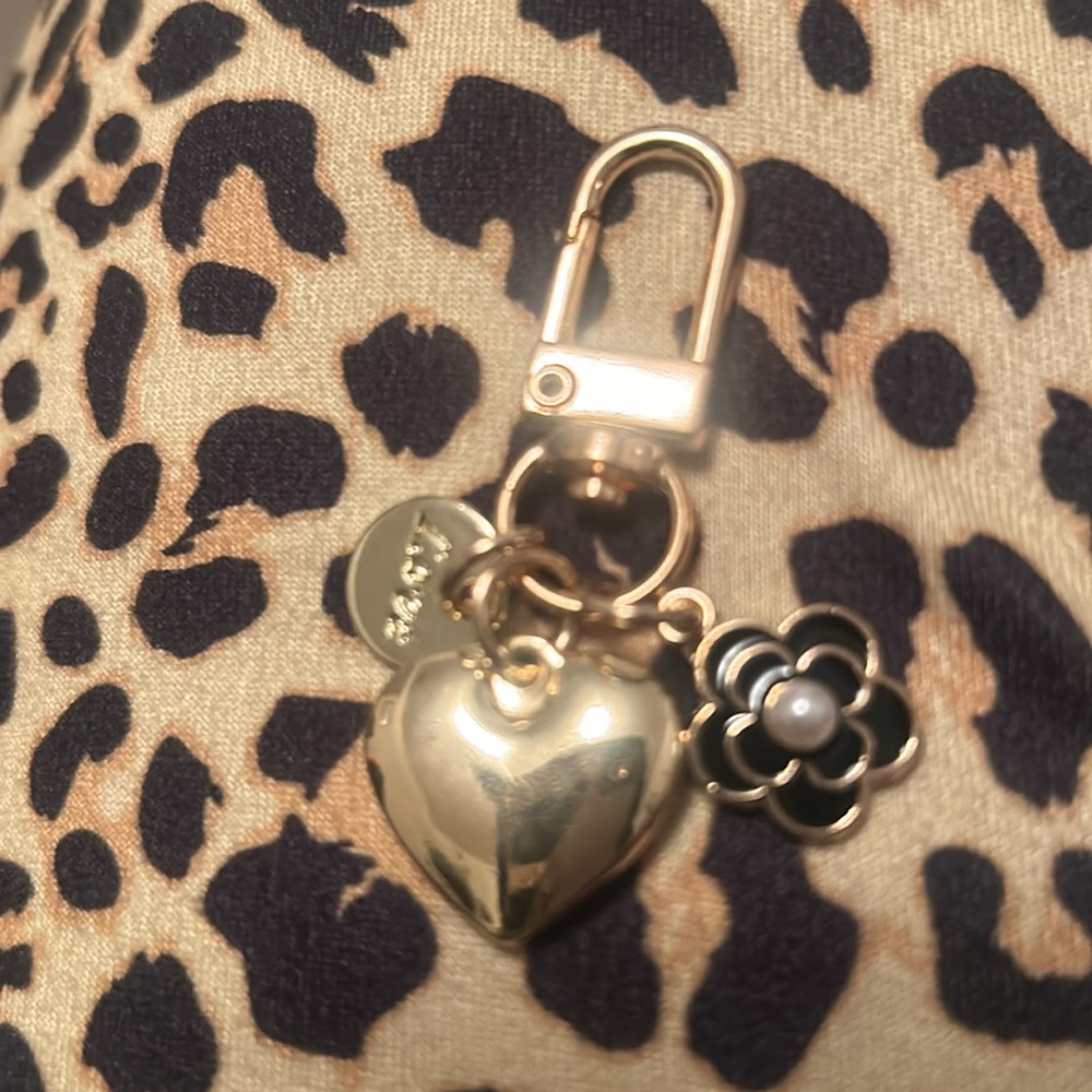 Cute Goldtone Heart/ flower Keychain or Bag charm